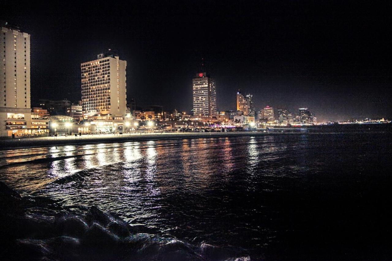 By Zvieli מלון